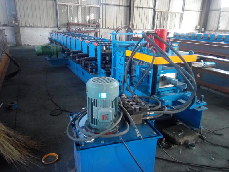 Z型鋼成型機設備生產線