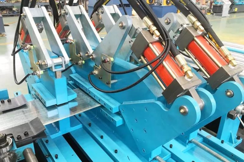 CZ型鋼成型機設備生產(chǎn)線