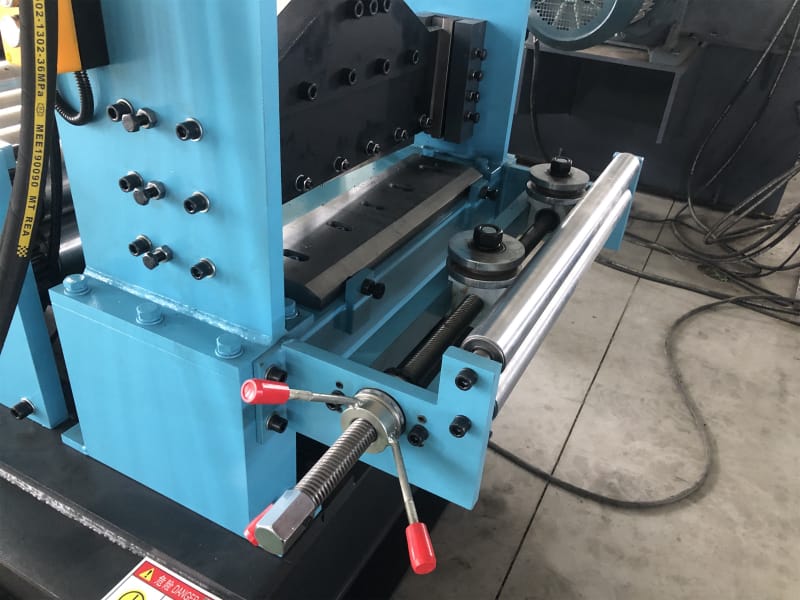 CZ型鋼成型機設備生產(chǎn)線