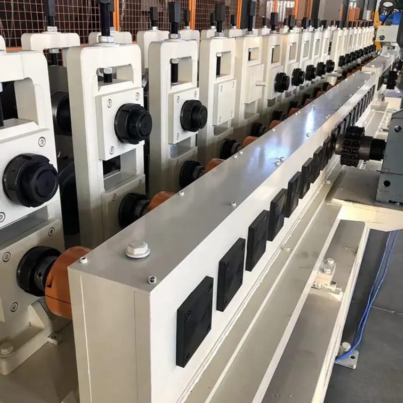 高速全自動隔墻龍骨設備生產(chǎn)線