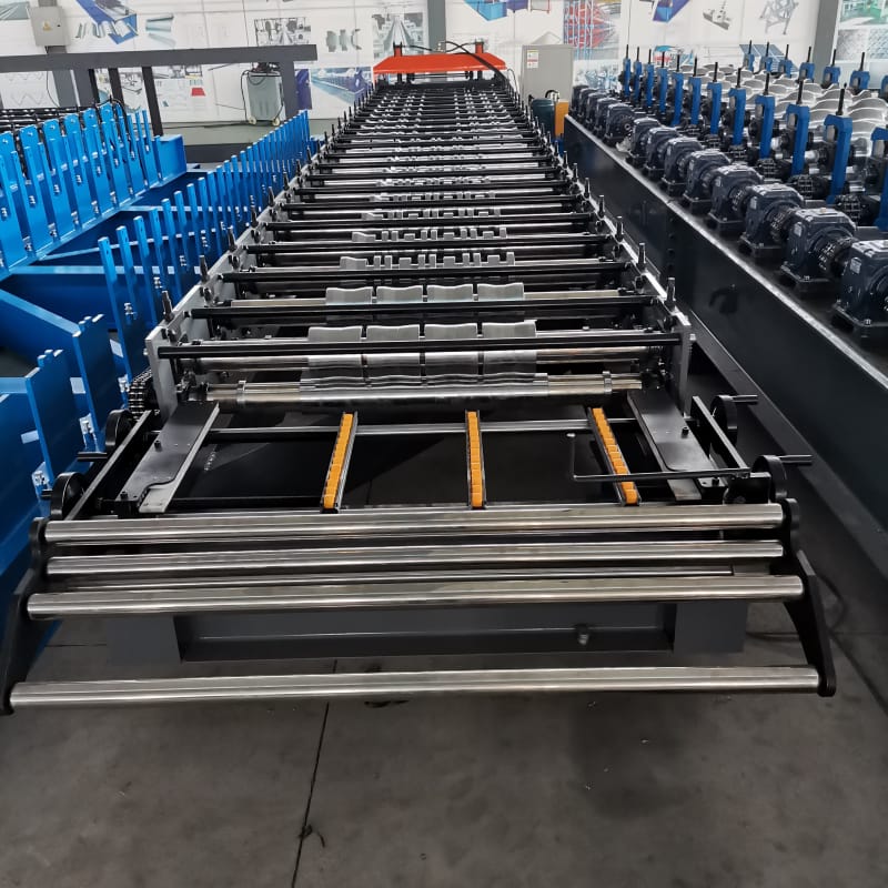 中拓冷彎梯形金屬屋面瓦成型設備