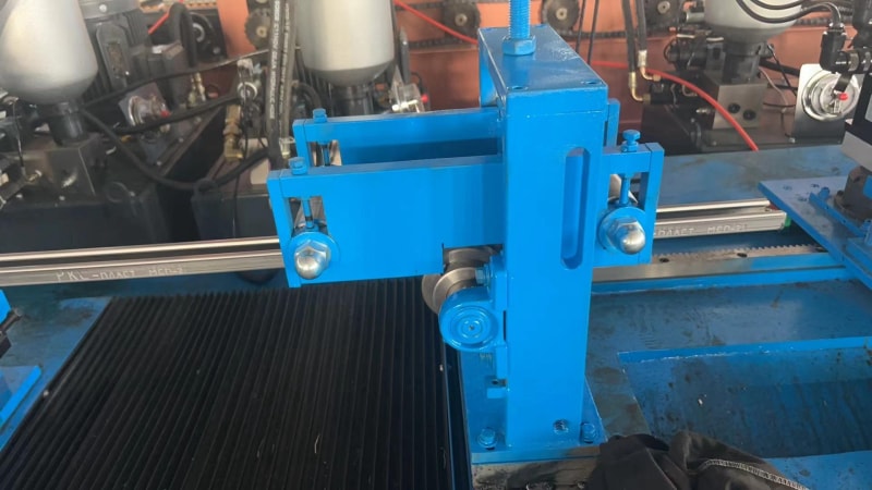 俄羅斯客戶親臨體驗光伏支架設備試機與驗貨過程