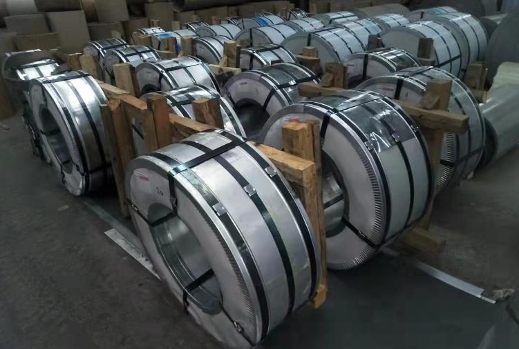 適用于 0.4 毫米至 5.0 毫米厚度的高速高精度金屬縱剪切生產線