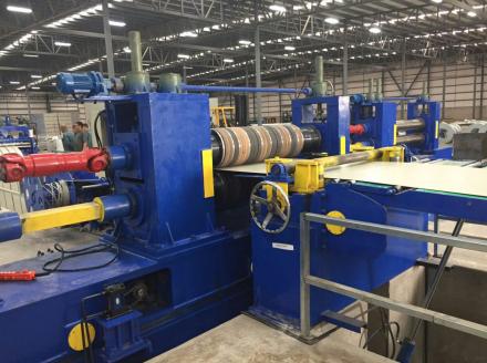 適用于 0.4 毫米至 5.0 毫米厚度的高速高精度金屬縱剪切生產線