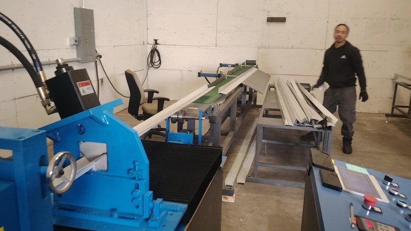 滄州中拓再創佳績彩鋼瓦滴水檐設備在美國佛羅里達成功投產運行穩定