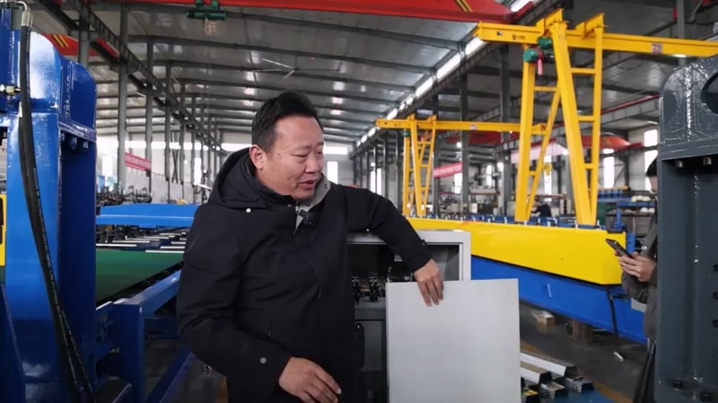 出口巴西樓承板機：探索樓承板機的技術(shù)進步從傳統(tǒng)到現(xiàn)代的解析