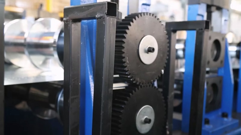 出口巴西樓承板機：探索樓承板機的技術(shù)進步從傳統(tǒng)到現(xiàn)代的解析