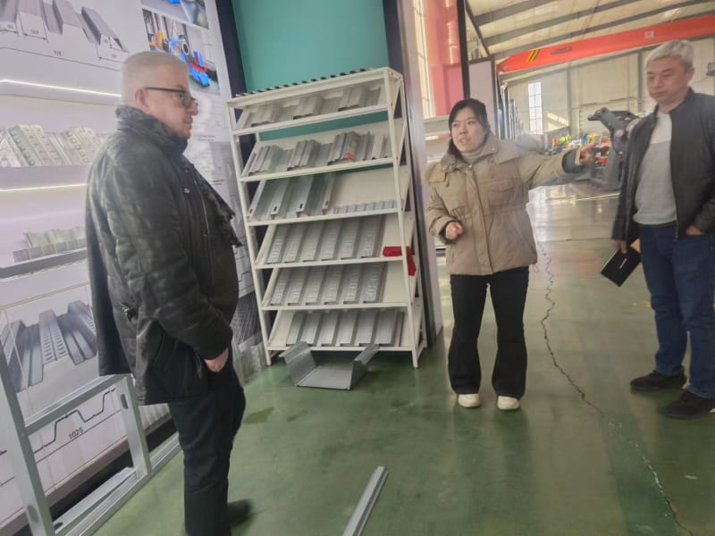 出口沙特地區(qū)的型鋼機(jī)設(shè)備，中拓冷彎工程師展實(shí)力以專業(yè)攻克小邊與腰高難題