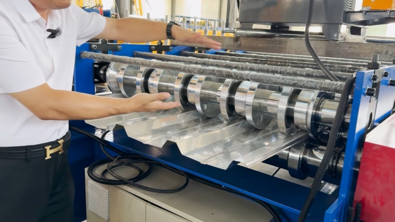 中拓冷彎光伏不銹鋼屋面瓦：科技賦能建筑，助力綠色發(fā)展，從功能單一到 “發(fā)電 + 防護(hù) + 節(jié)能”