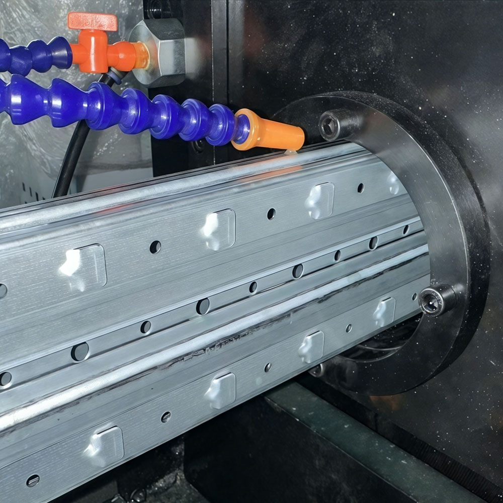 深耕高精度成型技術(shù)｜SR-M9030 M9雙機架閉口立柱機，倉儲裝備制造優(yōu)選方案