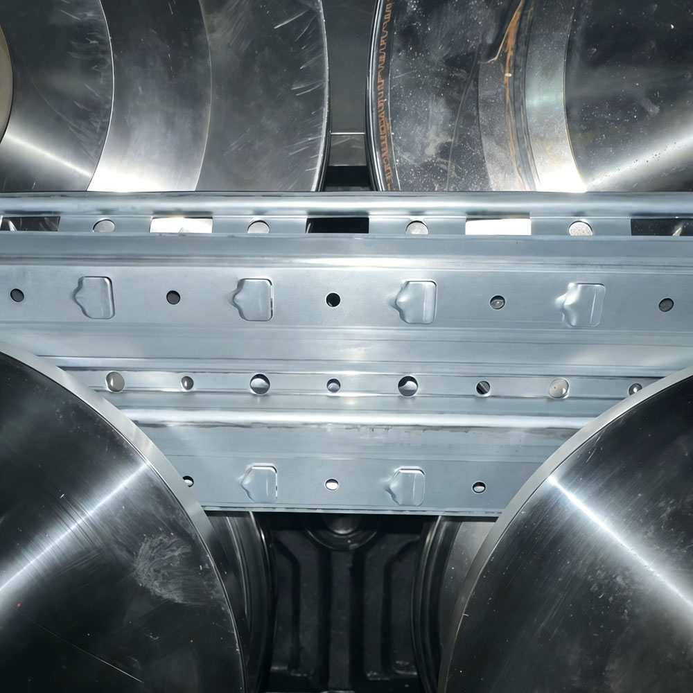 深耕高精度成型技術(shù)｜SR-M9030 M9雙機架閉口立柱機，倉儲裝備制造優(yōu)選方案